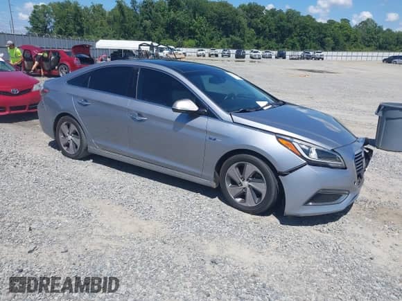 2016 Hyundai Sonata Limited с VIN KMHE34L10GA008611, выставлен на аукционе IAAI как лот 42537235 с пробегом 226 767 миль миль и . История ставок и продаж доступна на DreamBid. Изображение 1.