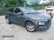 2020 Hyundai Kona SE z VIN KM8K12AA0LU473365, wystawiony jako IAAI lot #42940726 z przebiegiem Nie podano mil oraz . Historia ofert i sprzedaży dostępna na DreamBid. Obrazek 1.