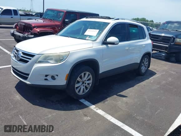 2010 Volkswagen Tiguan с VIN WVGAV9AX0AW510512, выставлен на аукционе IAAI как лот 42532527 с пробегом 193 910 миль миль и . История ставок и продаж доступна на DreamBid. Изображение 2.
