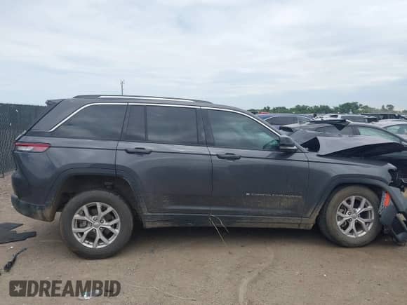 2022 Jeep Grand Cherokee Limited z VIN 1C4RJHBGXN8501208, wystawiony jako IAAI lot #42663514 z przebiegiem 60 040 mil mil oraz . Historia ofert i sprzedaży dostępna na DreamBid. Obrazek 14.