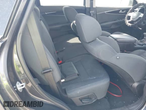 2019 Kia Sorento LX with VIN 5XYPG4A5XKG489435, listed as a IAAI auction lot 42862405 with Not provided miles and . Bid and sale history available at DreamBid. Image 8.