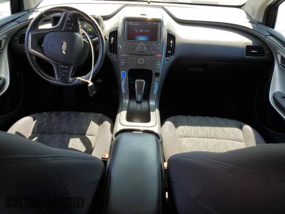 2015 Chevrolet Volt z VIN 1G1RC6E49FU122699, wystawiony jako Copart lot #80921115 z przebiegiem 168 991 mil mil oraz Czysty tytuł • Clean title. Historia ofert i sprzedaży dostępna na DreamBid. Obrazek 8.