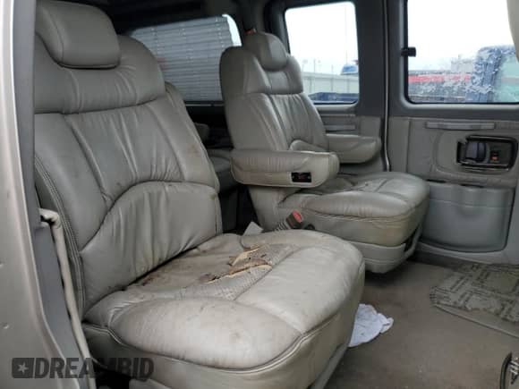 2004 Chevrolet Express Passenger z VIN 1GBFG15T841220845, wystawiony jako Copart lot #58826725 z przebiegiem Nie podano mil oraz Szkoda całkowita • Salvage title. Historia ofert i sprzedaży dostępna na DreamBid. Obrazek 11.