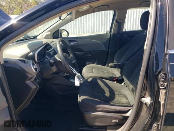 2018 Chevrolet Sonic LT с VIN 1G1JD5SBXJ4127765, выставлен на аукционе Copart как лот 49309495 с пробегом 130 118 миль миль и Списание • Salvage title. История ставок и продаж доступна на DreamBid. Изображение 7.