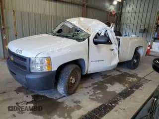 2013 Chevrolet Silverado 1500 Work Truck z VIN 1GCNCPEX6DZ388252, wystawiony jako Copart lot #69314335 z przebiegiem Nie podano mil oraz Szkoda całkowita • Salvage title. Historia ofert i sprzedaży dostępna na DreamBid. Obrazek 1.