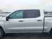 2019 Chevrolet Silverado 1500 Work Truck z VIN 1GCUYAEF9KZ314984, wystawiony jako IAAI lot #42115004 z przebiegiem 131 766 mil mil oraz . Historia ofert i sprzedaży dostępna na DreamBid. Obrazek 14.