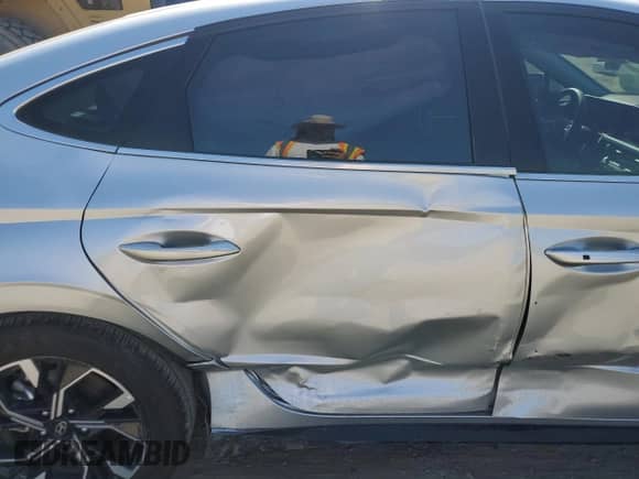 2025 Hyundai Sonata SEL с VIN KMHL64JA3SA472406, выставлен на аукционе Copart как лот 66314545 с пробегом 3 831 миль миль и Списание • Salvage title. История ставок и продаж доступна на DreamBid. Изображение 10.