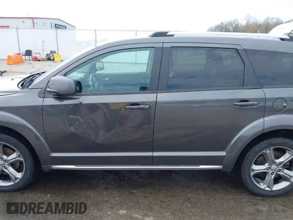 2017 Dodge Journey Crossroad z VIN 3C4PDCGG9HT613272, wystawiony jako IAAI lot #41986071 z przebiegiem 126 149 mil mil oraz . Historia ofert i sprzedaży dostępna na DreamBid. Obrazek 14.