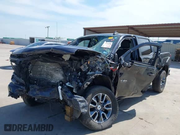 2022 Chevrolet Silverado 1500 RST with VIN 1GCUDEET2NZ520287, listed as a IAAI auction lot 42255608 with 37,264 mi miles and . Bid and sale history available at DreamBid. Image 22.