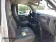 2004 Chevrolet Express Cargo z VIN 1GCFG15X341182245, wystawiony jako IAAI lot #43416578 z przebiegiem 222 926 mil mil oraz . Historia ofert i sprzedaży dostępna na DreamBid. Obrazek 5.