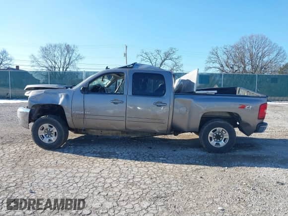 2007 Chevrolet Silverado 2500HD 1LT z VIN 1GCHK23697F510220, wystawiony jako IAAI lot #41341614 z przebiegiem 390 352 mil mil oraz . Historia ofert i sprzedaży dostępna na DreamBid. Obrazek 15.