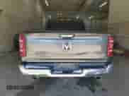 2020 Ram 1500 Laramie z VIN 1C6SRFRT1LN240624, wystawiony jako Copart lot #50367915 z przebiegiem 119 303 mil mil oraz Szkoda całkowita • Salvage title. Historia ofert i sprzedaży dostępna na DreamBid. Obrazek 6.