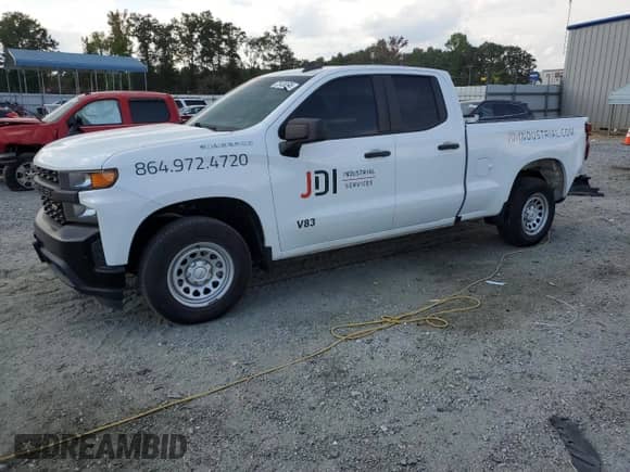 2020 Chevrolet Silverado 1500 Work Truck z VIN 1GCRWAEF2LZ261848, wystawiony jako Copart lot #70438015 z przebiegiem 77 426 mil mil oraz Szkoda całkowita • Salvage title. Historia ofert i sprzedaży dostępna na DreamBid. Obrazek 1.