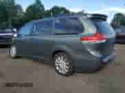 2012 Toyota Sienna XLE z VIN 5TDDK3DC0CS037018, wystawiony jako Copart lot #71702205 z przebiegiem 174 540 mil mil oraz Szkoda całkowita • Salvage title. Historia ofert i sprzedaży dostępna na DreamBid. Obrazek 2.