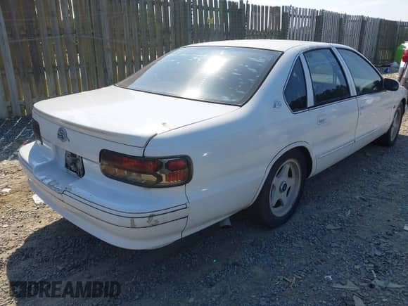 1996 Chevrolet Caprice 1SA Special Value z VIN 1G1BL52P0TR107324, wystawiony jako IAAI lot #42914263 z przebiegiem Nie podano mil oraz . Historia ofert i sprzedaży dostępna na DreamBid. Obrazek 4.