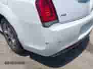 2016 Chrysler 300 S с VIN 2C3CCAGG7GH270382, выставлен на аукционе IAAI как лот 42701338 с пробегом 112 919 миль миль и . История ставок и продаж доступна на DreamBid. Изображение 20.