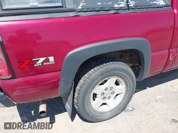 2005 Chevrolet Silverado 1500 LS with VIN 2GCEK13T351164625, listed as a IAAI auction lot 42942388 with 223,615 mi miles and . Bid and sale history available at DreamBid. Image 6.