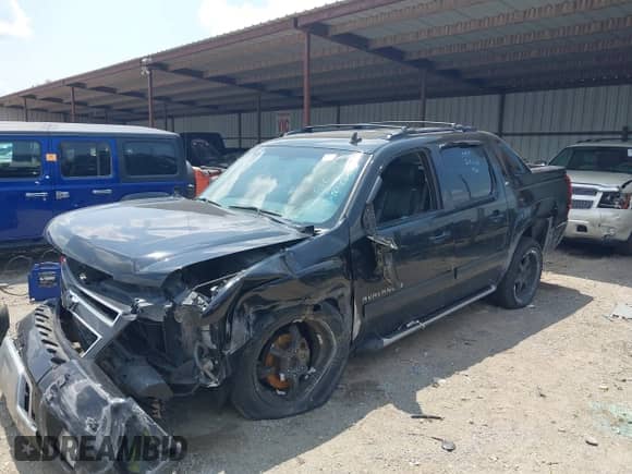 2011 Chevrolet Avalanche LT z VIN 3GNTKFE37BG136077, wystawiony jako IAAI lot #42906255 z przebiegiem Nie podano mil oraz . Historia ofert i sprzedaży dostępna na DreamBid. Obrazek 17.