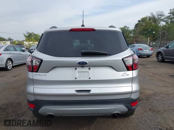 2018 Ford Escape SE с VIN 1FMCU9GD9JUA72822, выставлен на аукционе IAAI как лот 43317235 с пробегом 144 873 миль миль и . История ставок и продаж доступна на DreamBid. Изображение 16.