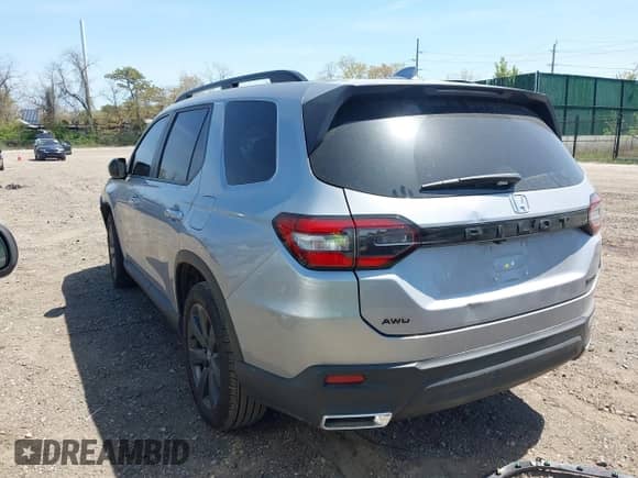 2025 Honda Pilot Sport z VIN 5FNYG1H38SB017782, wystawiony jako IAAI lot #42128117 z przebiegiem 11 920 mil mil oraz . Historia ofert i sprzedaży dostępna na DreamBid. Obrazek 3.