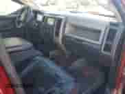 2012 Ram 1500 Express z VIN 1C6RD7KT1CS261388, wystawiony jako Copart lot #70293435 z przebiegiem Nie podano mil oraz Czysty tytuł • Clean title. Historia ofert i sprzedaży dostępna na DreamBid. Obrazek 8.