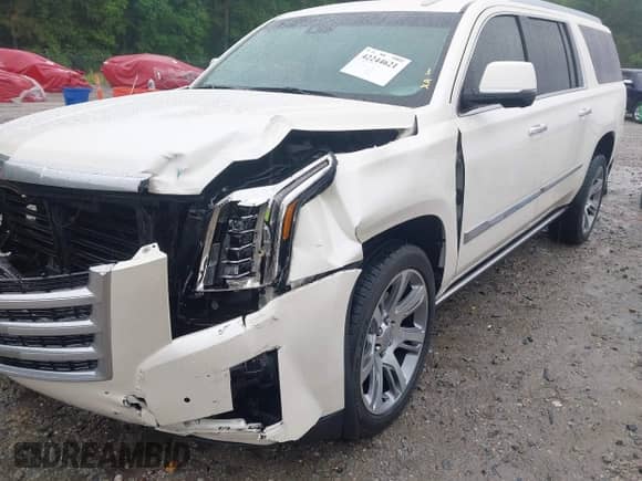 2015 Cadillac Escalade ESV Premium with VIN 1GYS4TKJ6FR708255, listed as a IAAI auction lot 42244621 with 31,407 mi miles and . Bid and sale history available at DreamBid. Image 19.