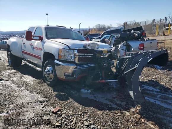 2014 Chevrolet Silverado 3500HD LT with VIN 1GC4K0C87EF148177, listed as a Copart auction lot 43782855 with 91,418 mi miles and Salvage title. Bid and sale history available at DreamBid. Image 4.