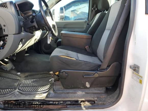 2008 Chevrolet Silverado 3500 с VIN 1GBHC34KX8E209725, выставлен на аукционе Copart как лот 84049514 с пробегом 222 549 миль миль и Списание • Salvage title. История ставок и продаж доступна на DreamBid. Изображение 7.