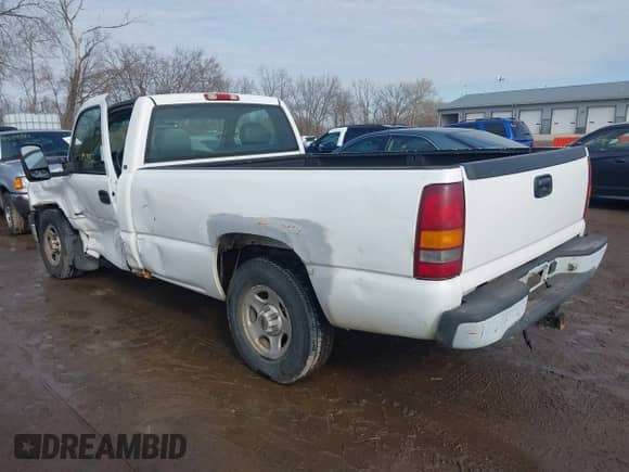 2002 Chevrolet Silverado 1500 z VIN 1GCEC14WX2Z146163, wystawiony jako IAAI lot #41520765 z przebiegiem 195 742 mil mil oraz . Historia ofert i sprzedaży dostępna na DreamBid. Obrazek 3.