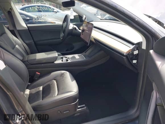 2021 Tesla Model Y Long Range with VIN 5YJYGAEE6MF251590, listed as a IAAI auction lot 43066576 with 33,937 mi miles and . Bid and sale history available at DreamBid. Image 5.