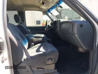 2002 Chevrolet Silverado 1500 LT z VIN 1GCEC19T32Z284304, wystawiony jako IAAI lot #43425991 z przebiegiem 223 552 mil mil oraz . Historia ofert i sprzedaży dostępna na DreamBid. Obrazek 5.