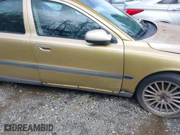 2001 Volvo S60 с VIN YV1RS58D712019070, выставлен на аукционе IAAI как лот 41235253 с пробегом 174 583 миль миль и . История ставок и продаж доступна на DreamBid. Изображение 16.