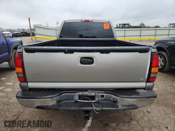 2006 GMC Sierra 1500 SLE2 z VIN 1GTEK19Z76Z130711, wystawiony jako Copart lot #82642185 z przebiegiem Nie podano mil oraz Czysty tytuł • Clean title. Historia ofert i sprzedaży dostępna na DreamBid. Obrazek 6.