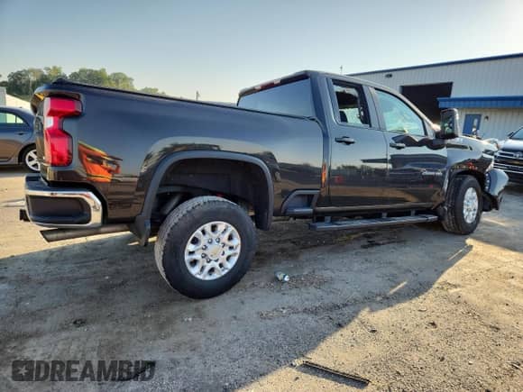 2021 Chevrolet Silverado 2500HD LT z VIN 1GC5YNE79MF260708, wystawiony jako Copart lot #84281425 z przebiegiem 81 466 mil mil oraz Nie do naprawy • Non repairable. Historia ofert i sprzedaży dostępna na DreamBid. Obrazek 3.