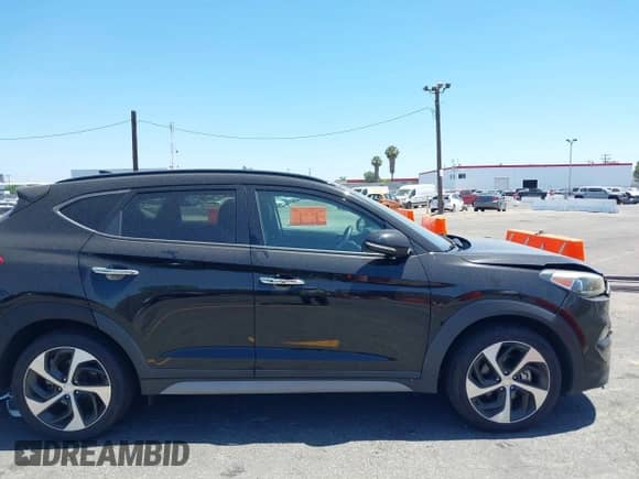 2018 Hyundai Tucson Value z VIN KM8J33A29JU796444, wystawiony jako IAAI lot #42527201 z przebiegiem 76 855 mil mil oraz . Historia ofert i sprzedaży dostępna na DreamBid. Obrazek 13.