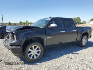 2010 GMC Sierra 1500 Denali z VIN 3GTRKXE21AG270551, wystawiony jako Copart lot #56204395 z przebiegiem 130 726 mil mil oraz Szkoda całkowita • Salvage title. Historia ofert i sprzedaży dostępna na DreamBid. Obrazek 1.