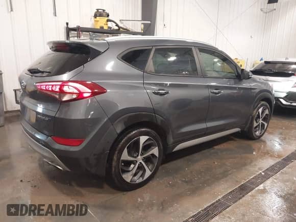 2018 Hyundai Tucson Value z VIN KM8J33A28JU615981, wystawiony jako IAAI lot #42281881 z przebiegiem 71 835 mil mil oraz . Historia ofert i sprzedaży dostępna na DreamBid. Obrazek 4.