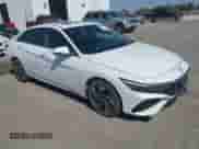 2025 Hyundai Elantra Limited z VIN KMHLP4DG0SU894872, wystawiony jako IAAI lot #43541677 z przebiegiem 26 351 mil mil oraz . Historia ofert i sprzedaży dostępna na DreamBid. Obrazek 1.