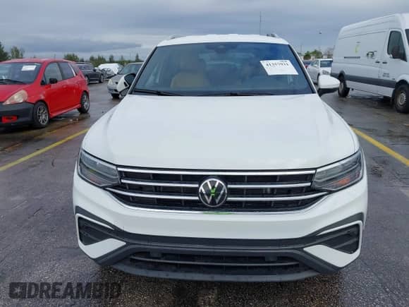 2024 Volkswagen Tiguan SE с VIN 3VV2B7AX9RM122794, выставлен на аукционе IAAI как лот 41357931 с пробегом 9 974 миль миль и . История ставок и продаж доступна на DreamBid. Изображение 6.