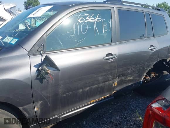 2008 Toyota Highlander z VIN JTEES41A882096292, wystawiony jako IAAI lot #42549928 z przebiegiem Nie podano mil oraz . Historia ofert i sprzedaży dostępna na DreamBid. Obrazek 6.