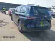 2025 Toyota Sienna XLE z VIN 5TDJRKEC5SS230691, wystawiony jako IAAI lot #43186267 z przebiegiem 46 112 mil mil oraz . Historia ofert i sprzedaży dostępna na DreamBid. Obrazek 3.