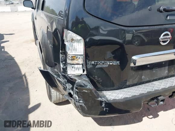 2006 Nissan Pathfinder SE z VIN 5N1AR18U16C628112, wystawiony jako IAAI lot #43062266 z przebiegiem 88 755 mil mil oraz . Historia ofert i sprzedaży dostępna na DreamBid. Obrazek 6.