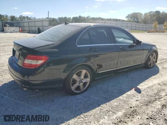 2010 Mercedes-Benz C 300 Sport с VIN WDDGF8BB6AF521321, выставлен на аукционе Copart как лот 82393115 с пробегом 226 397 миль миль и Чистый • Clean title. История ставок и продаж доступна на DreamBid. Изображение 3.