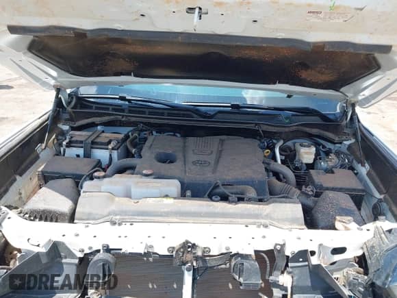 2025 Toyota Tundra SR5 z VIN 5TFLA5DB8SX265813, wystawiony jako IAAI lot #42659945 z przebiegiem 6 241 mil mil oraz . Historia ofert i sprzedaży dostępna na DreamBid. Obrazek 10.