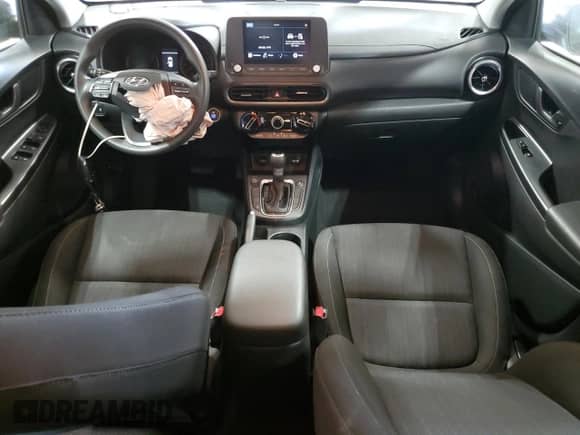 2022 Hyundai Kona SEL z VIN KM8K6CAB4NU831053, wystawiony jako Copart lot #82601815 z przebiegiem 24 612 mil mil oraz Czysty tytuł • Clean title. Historia ofert i sprzedaży dostępna na DreamBid. Obrazek 8.