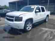 2007 Chevrolet Avalanche 2LT z VIN 3GNEC12J17G147854, wystawiony jako IAAI lot #42273574 z przebiegiem 306 061 mil mil oraz . Historia ofert i sprzedaży dostępna na DreamBid. Obrazek 2.