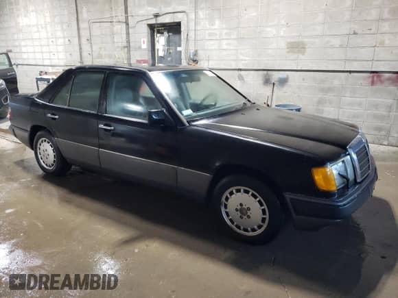 1991 Mercedes-Benz 300 E with VIN WDBEA30D1MB482865, listed as a Copart auction lot 66661345 with 199,499 mi miles and Clean title. Bid and sale history available at DreamBid. Image 4.