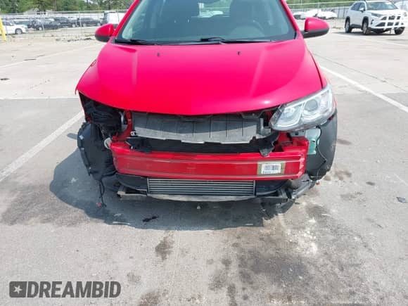 2019 Chevrolet Sonic LT z VIN 1G1JD6SBXK4135954, wystawiony jako IAAI lot #42412020 z przebiegiem 37 560 mil mil oraz . Historia ofert i sprzedaży dostępna na DreamBid. Obrazek 6.
