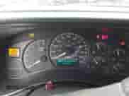 2001 Chevrolet Silverado 1500 LS z VIN 1GCEK19T51E176744, wystawiony jako IAAI lot #43271420 z przebiegiem 226 691 mil mil oraz . Historia ofert i sprzedaży dostępna na DreamBid. Obrazek 7.