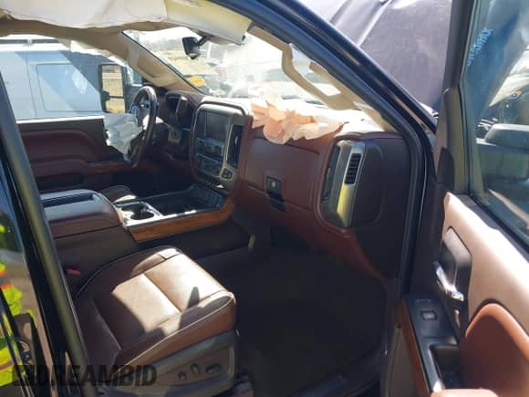 2015 Chevrolet Silverado 2500HD High Country z VIN 1GC1KXE87FF643392, wystawiony jako IAAI lot #41709949 z przebiegiem 102 017 mil mil oraz . Historia ofert i sprzedaży dostępna na DreamBid. Obrazek 5.